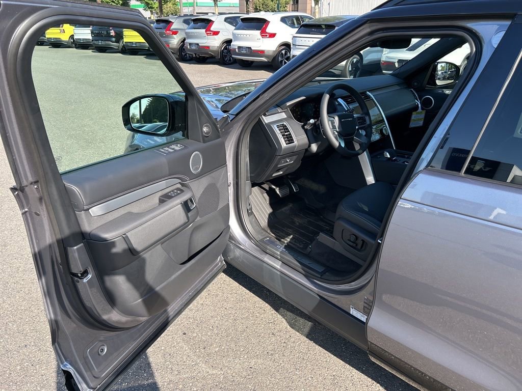 New 2025 Land Rover Discovery Dynamic SE image 10