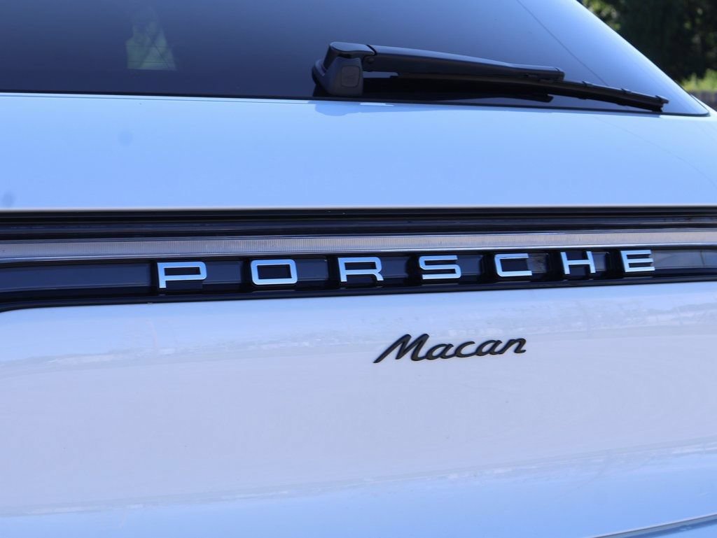 Certified 2026 Porsche Macan AWD/4WD image 6