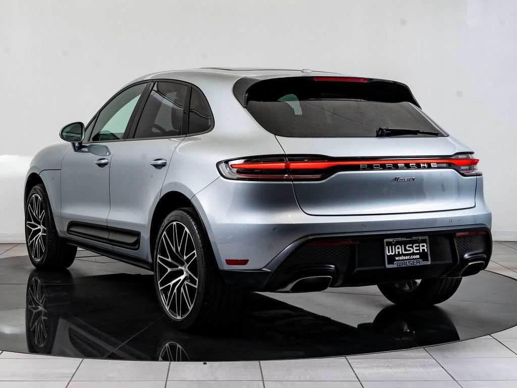 Certified 2025 Porsche Macan AWD/4WD image 3