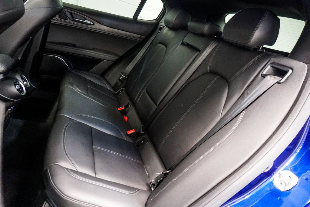 Used 2023 Alfa Romeo Stelvio Ti AWD/4WD image 9