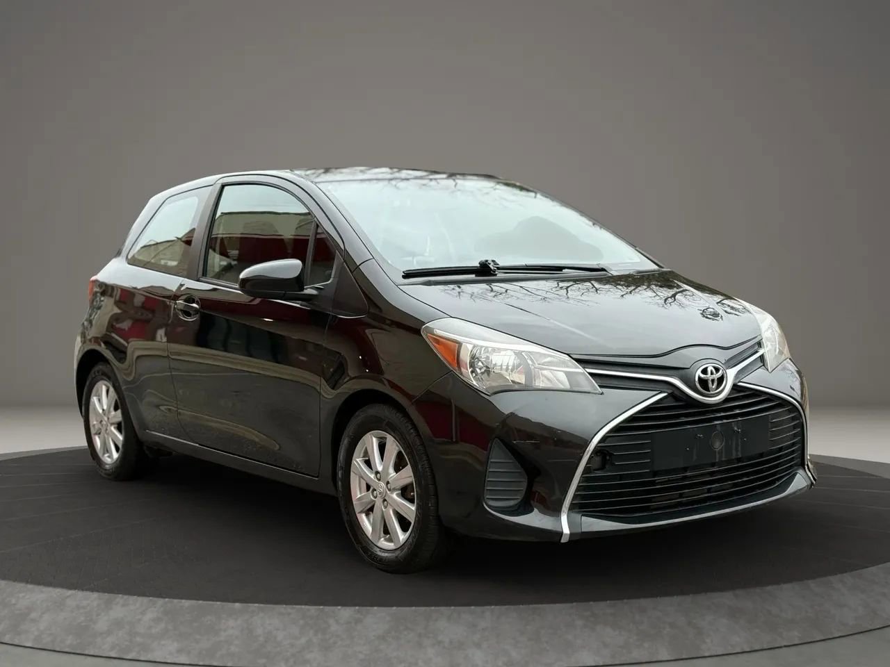 Used 2015 Toyota Yaris LE image 3