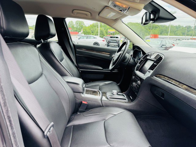 Used 2018 Chrysler 300 Limited w/ Safetytec Plus Group image 41
