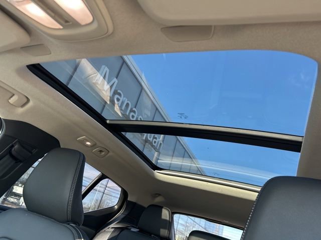 Certified 2025 Volvo XC40 B5 Plus image 27