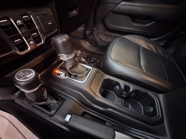 Used 2022 Jeep Wrangler Unlimited Sahara AWD/4WD image 22