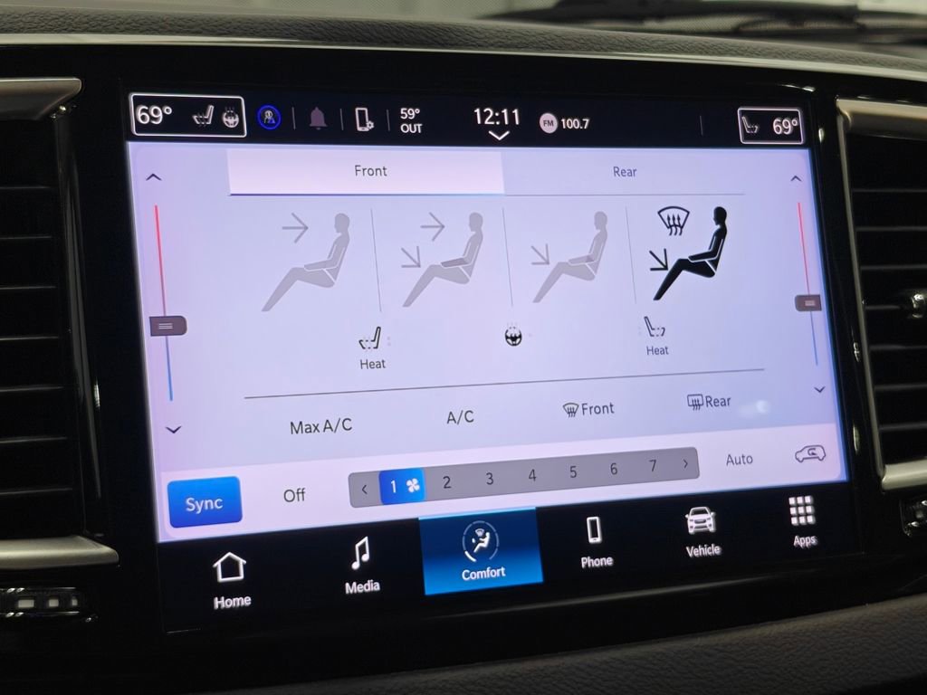 Used 2024 Chrysler Pacifica Touring-L image 39