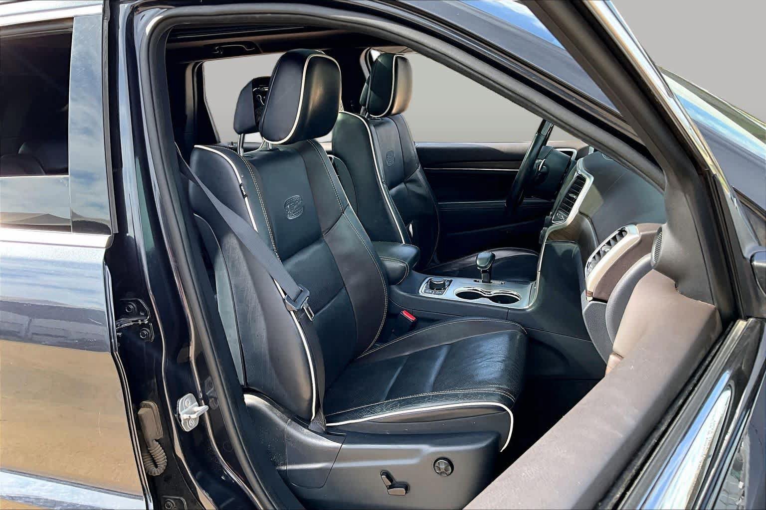 Used 2014 Jeep Grand Cherokee Overland w/ Advanced Technology Group AWD/4WD image 9