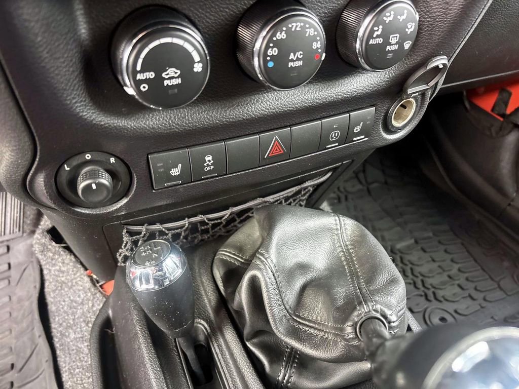 Used 2015 Jeep Wrangler Rubicon image 21