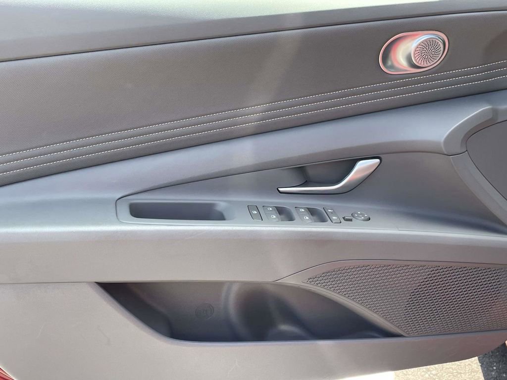 Certified 2025 Hyundai Elantra SEL FWD image 13