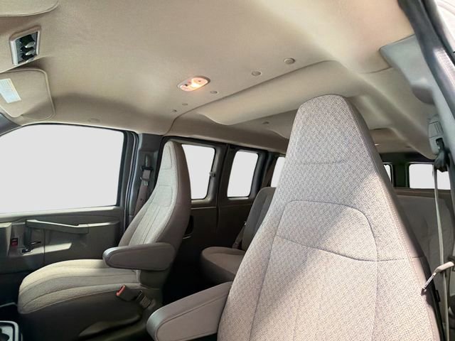 Used 2023 GMC Savana 3500 LT w/ LT Preferred Equipment Group RWD image 17