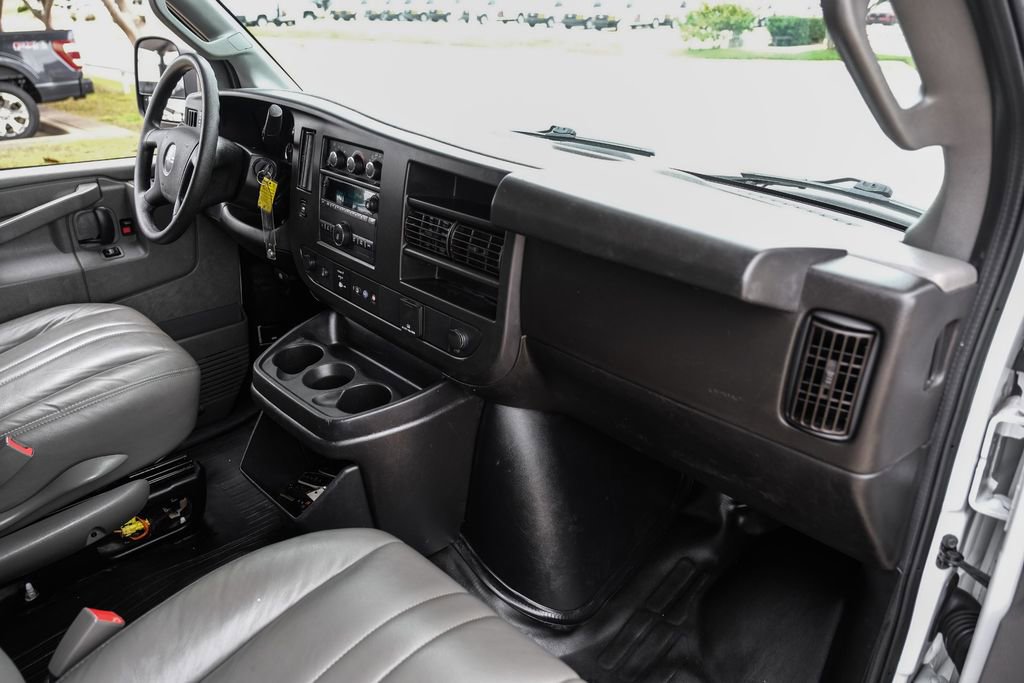 Used 2022 GMC Savana 2500 RWD image 9