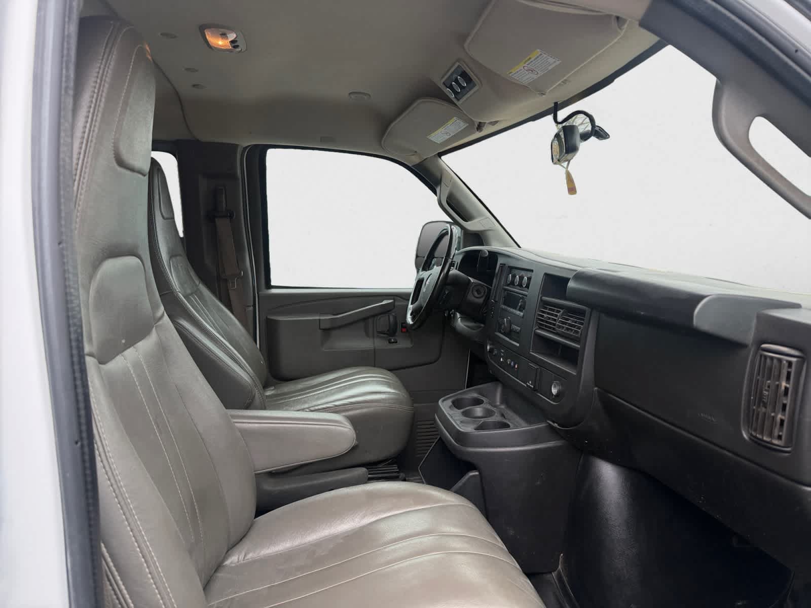 Used 2022 GMC Savana 3500 LS RWD image 7
