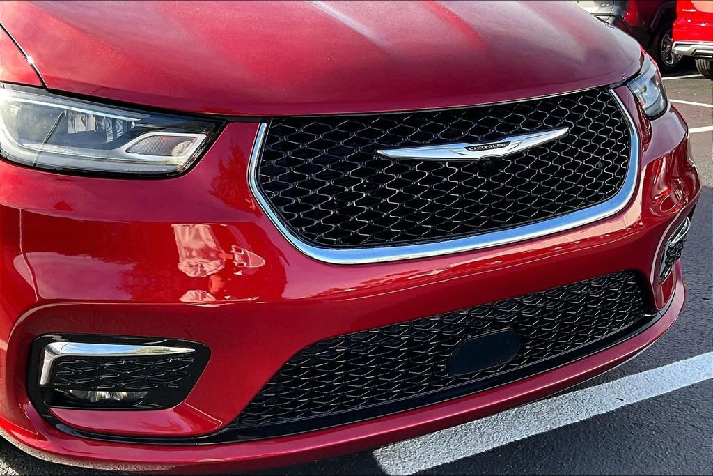 Used 2024 Chrysler Pacifica Touring-L image 33