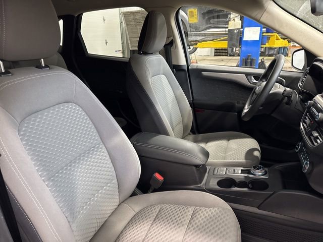 Used 2020 Ford Escape SE image 9