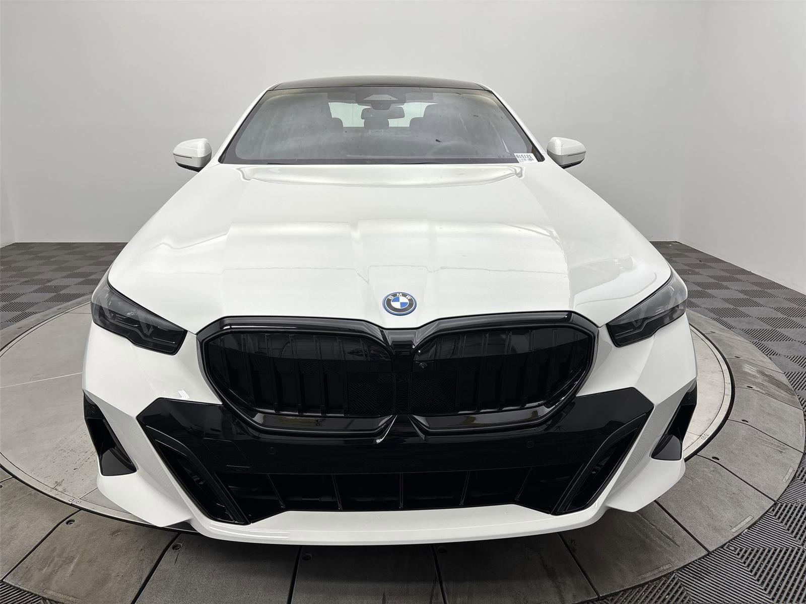 New 2026 BMW 550e xDrive w/ Premium Package AWD/4WD image 14
