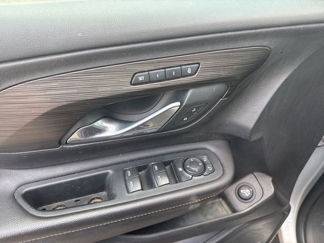 Used 2019 GMC Terrain SLT w/ Preferred Package AWD/4WD image 16