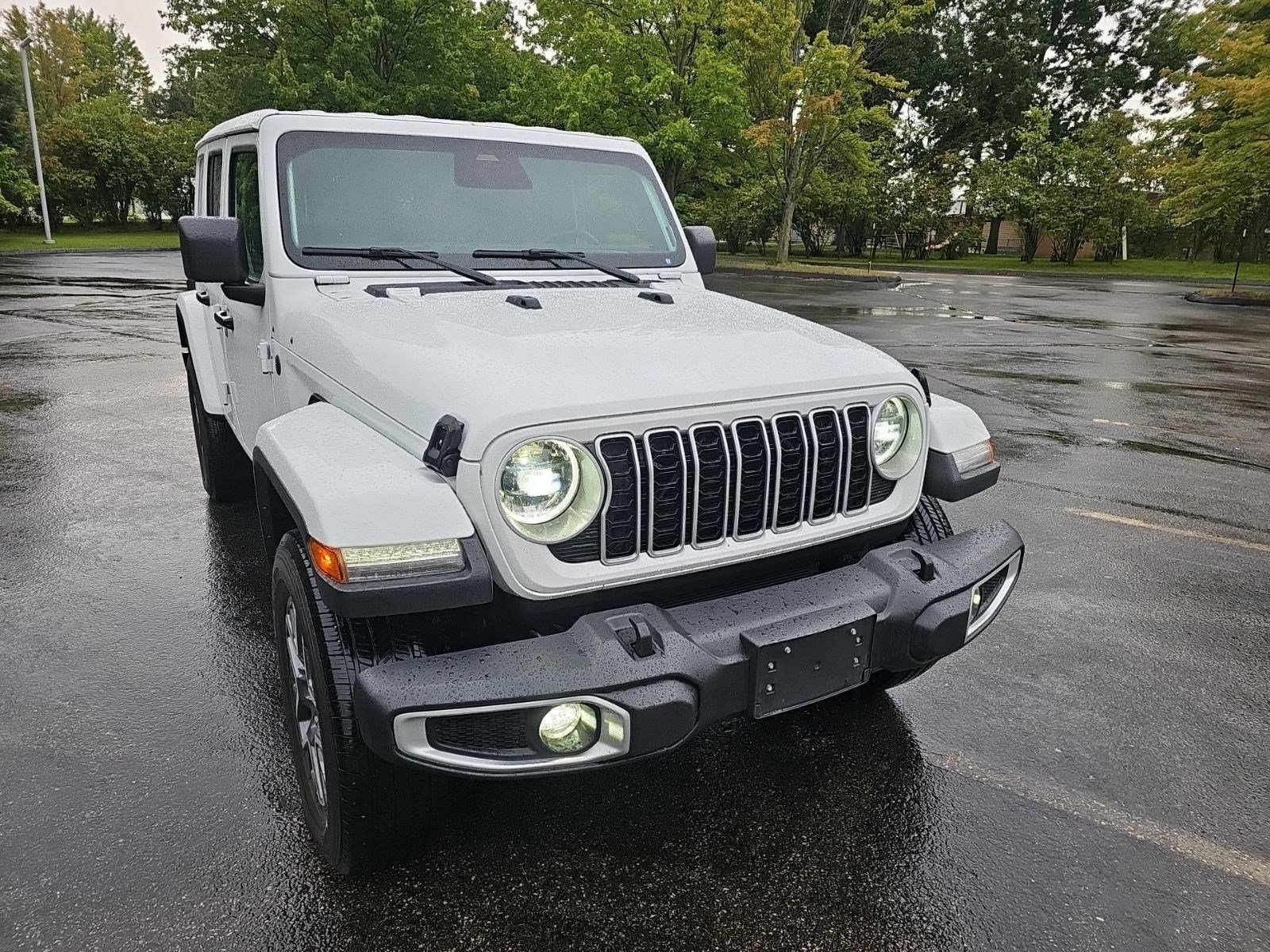 Used 2025 Jeep Wrangler Unlimited Sahara AWD/4WD image 8