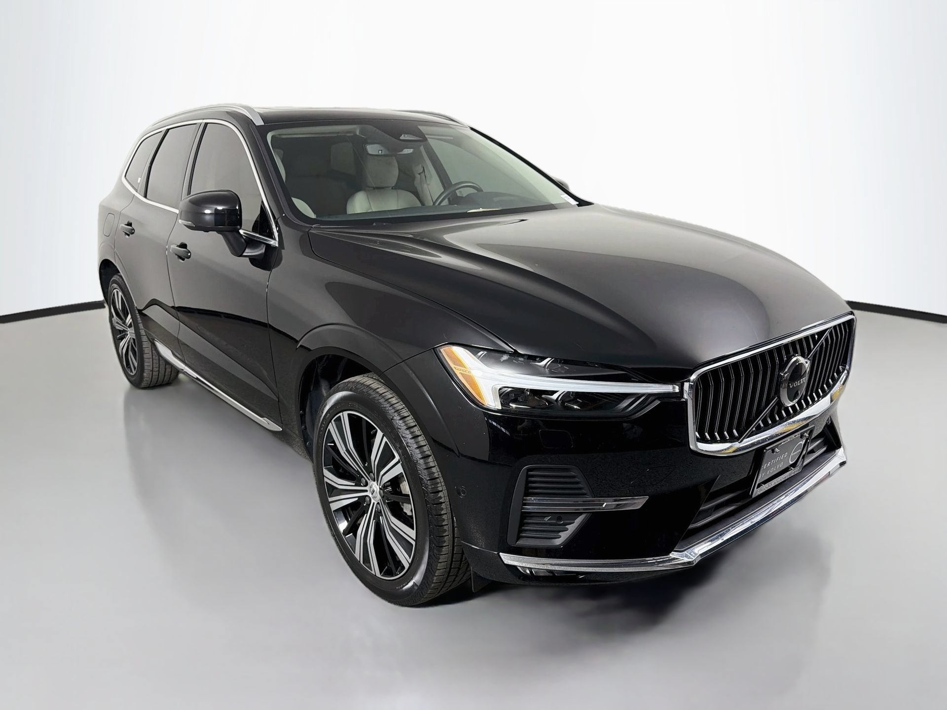 Certified 2023 Volvo XC60 B5 Plus w/ Protection Package Premier FWD image 3