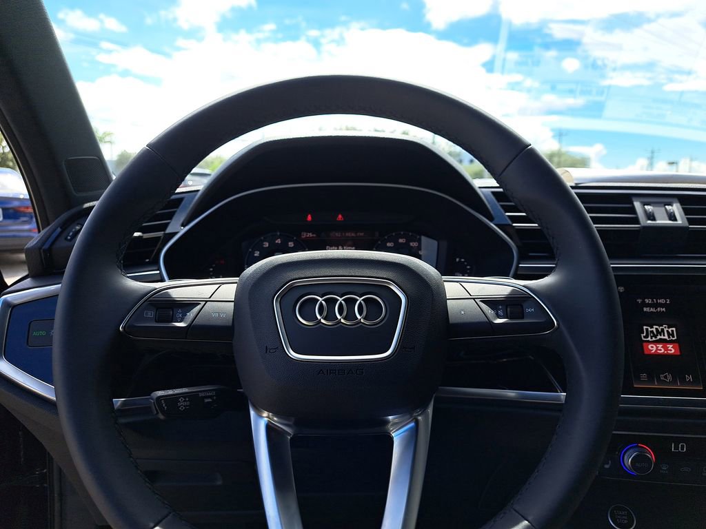 New 2025 Audi Q3 2.0T Premium image 8