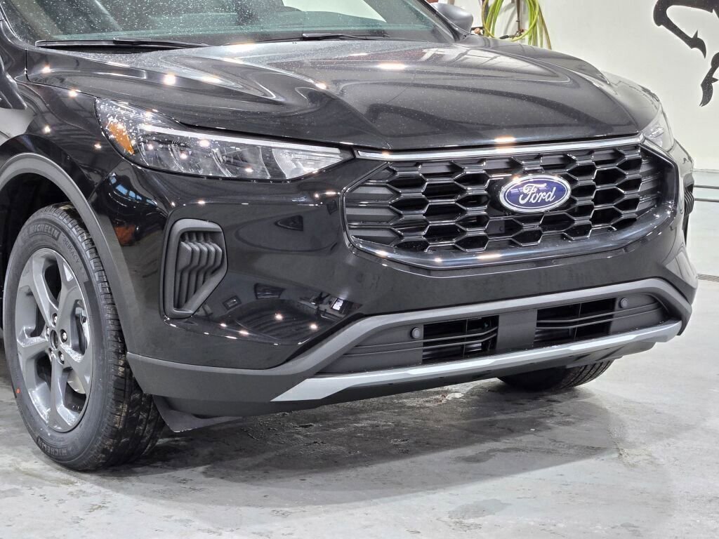 New 2025 Ford Escape ST-Line w/ Tech Pack #1 image 2