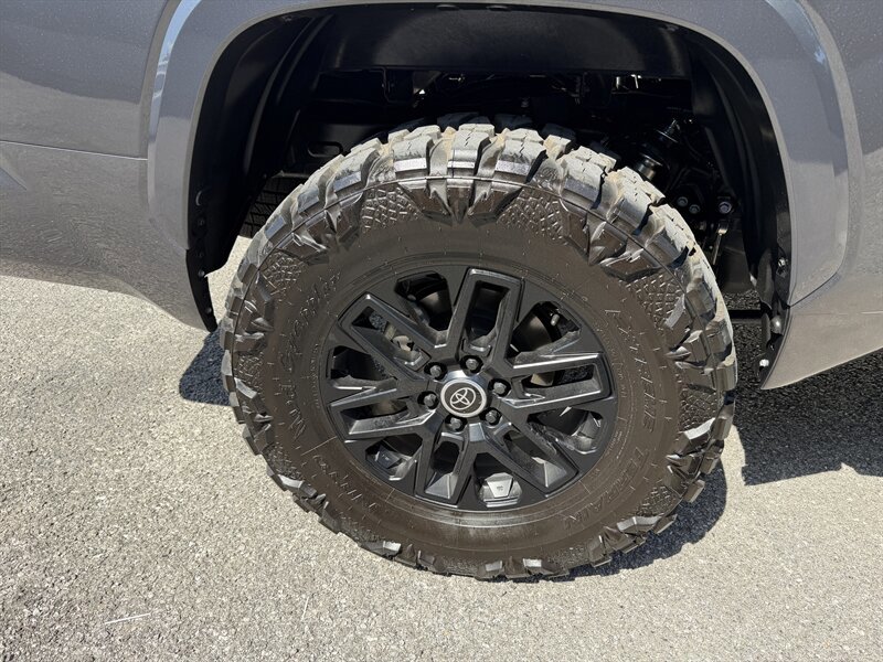 Used 2026 Toyota Tundra Platinum AWD/4WD image 10