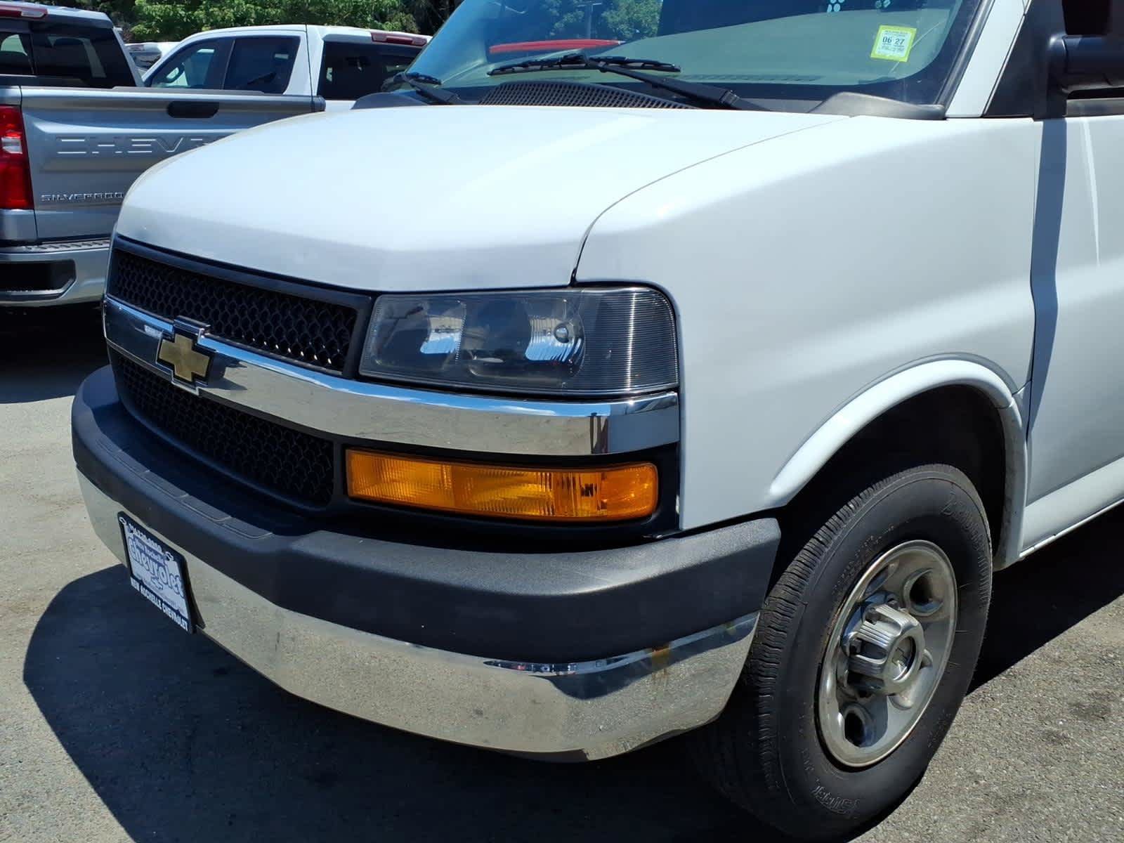 Used 2021 Chevrolet Express 2500 w/ Driver Convenience Package RWD image 7