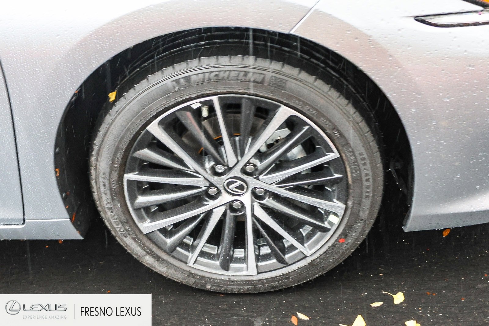 New 2025 Lexus ES 350 w/ Premium Package image 9