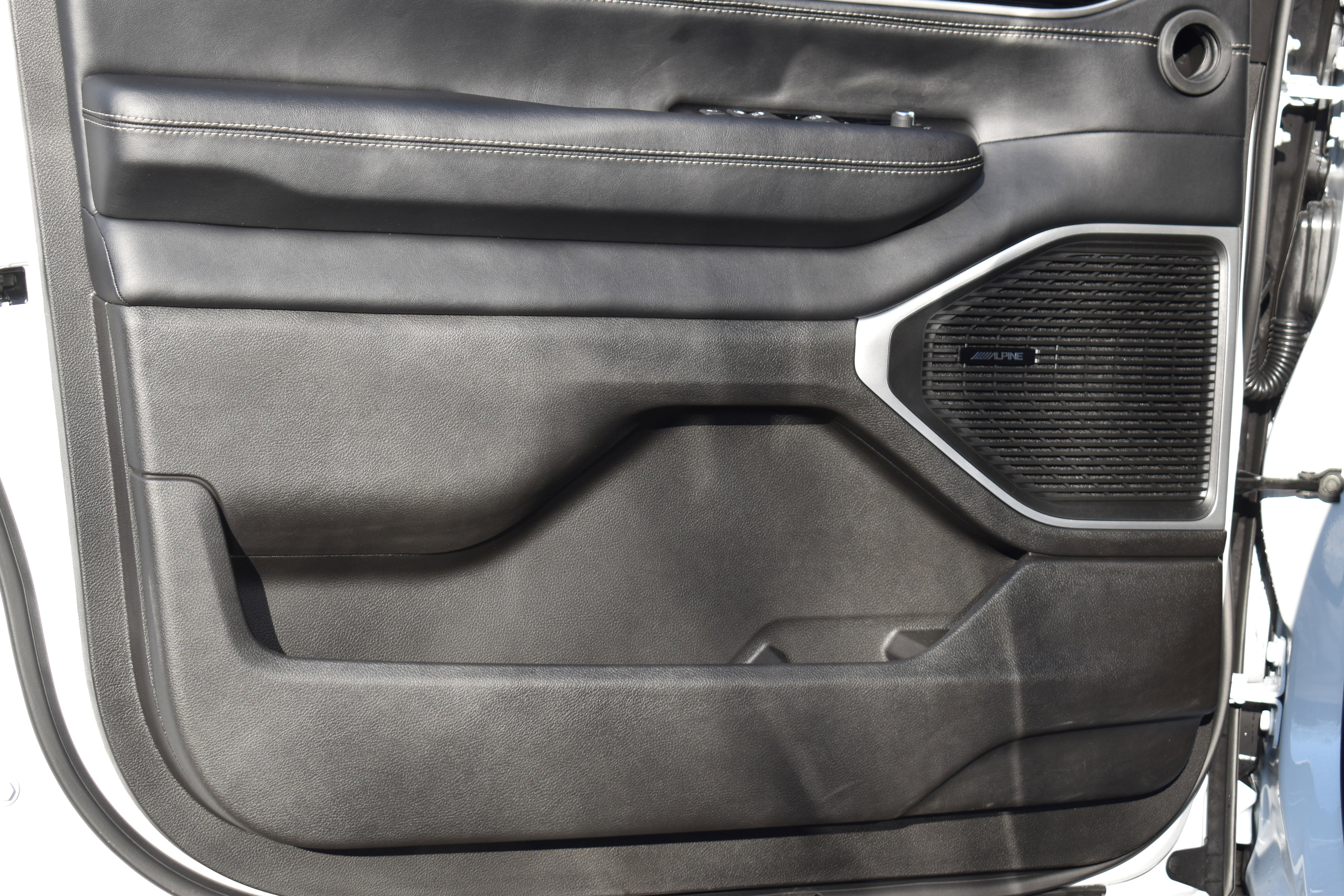 Used 2025 Jeep Wagoneer L Series II w/ Premium Group I image 18