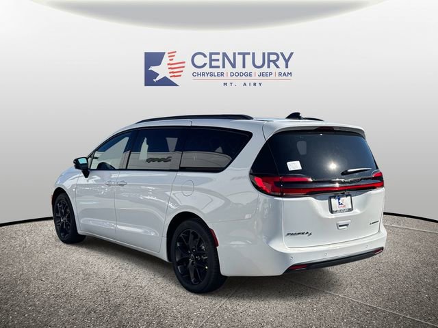 New 2026 Chrysler Pacifica Limited image 4
