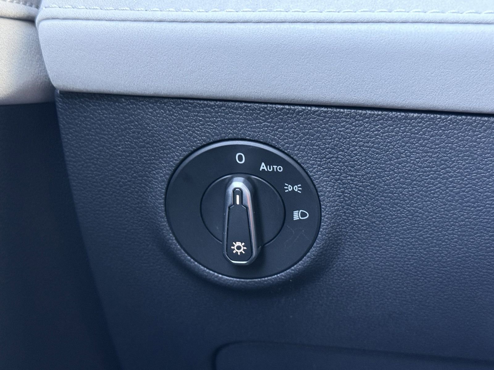 Used 2025 Volkswagen Taos SE image 20