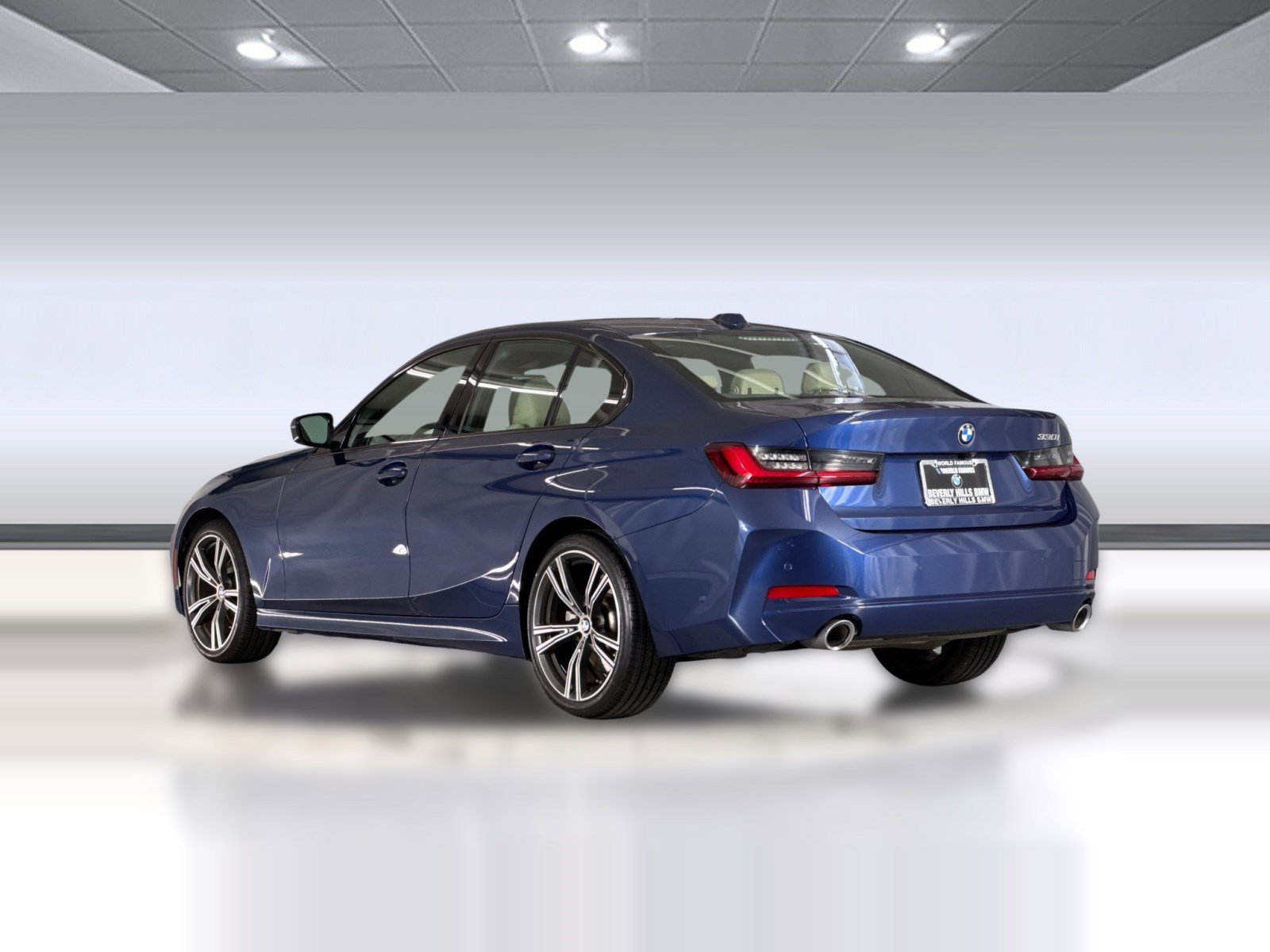 Used 2023 BMW 330i Sedan w/ Parking Assistance Package RWD image 3