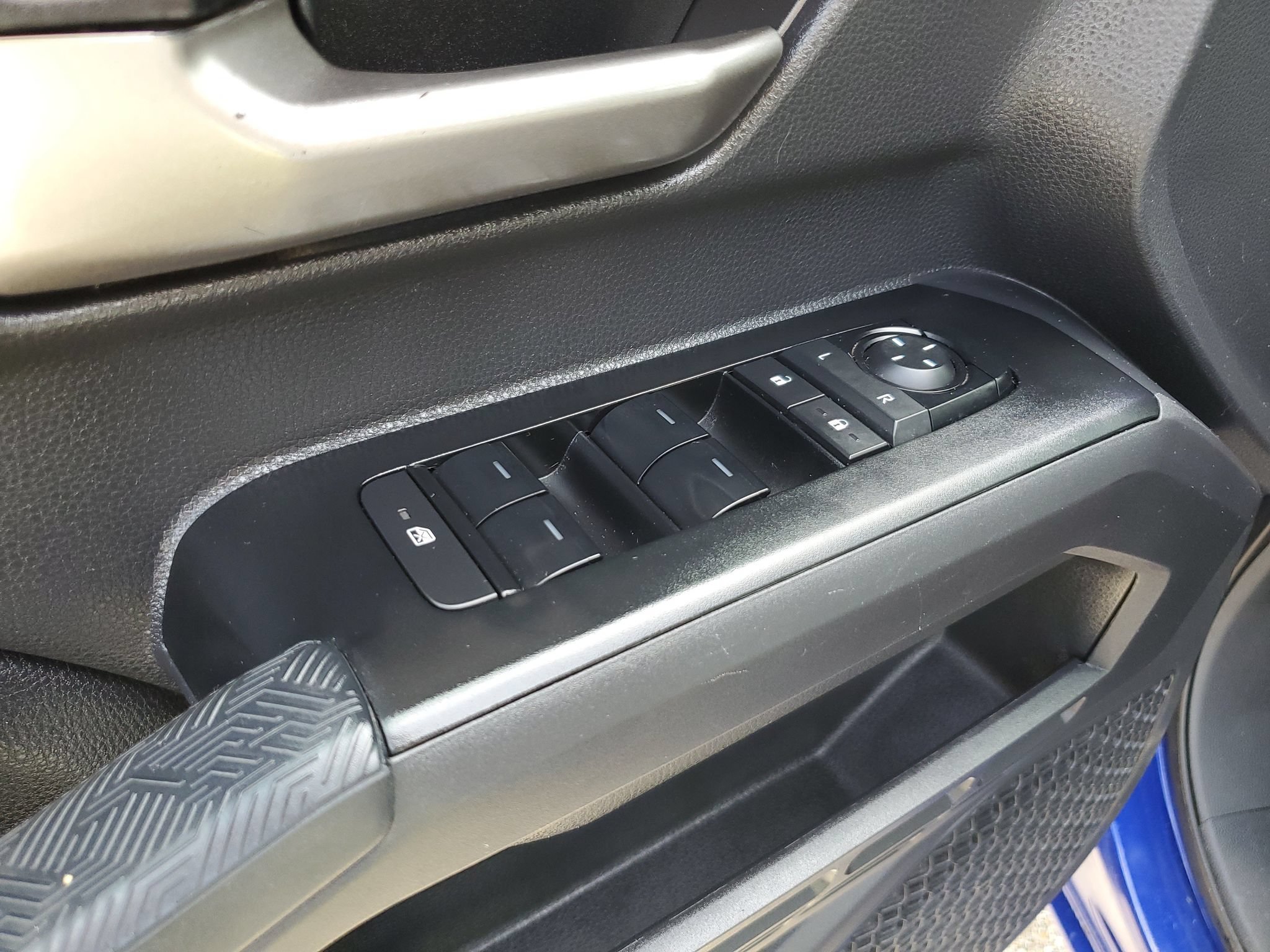 Used 2025 Toyota Tacoma TRD Off-Road AWD/4WD image 13