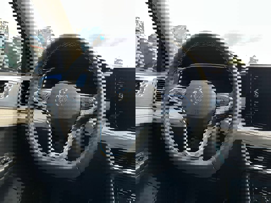 New 2025 Volkswagen Taos SE image 20