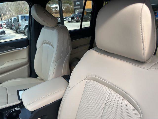 New 2025 Jeep Grand Cherokee Limited w/ Luxury Tech Group II image 14