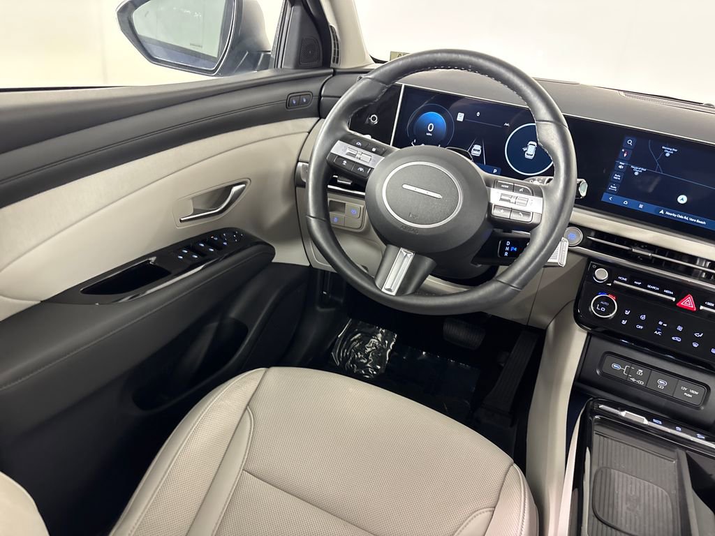 Used 2025 Hyundai Tucson Limited image 28