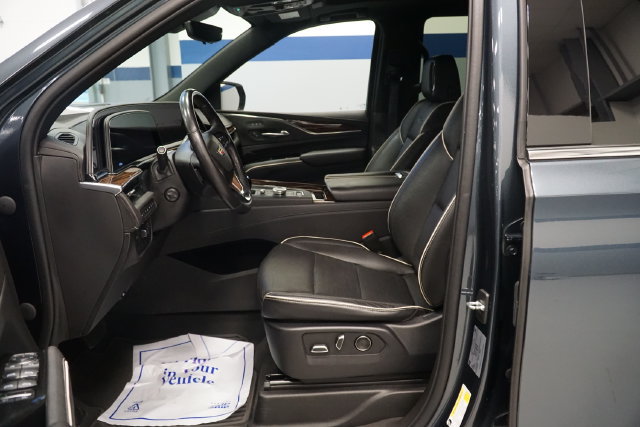 Used 2021 Cadillac Escalade Premium Luxury w/ Driver Assist Tech Package AWD/4WD image 15