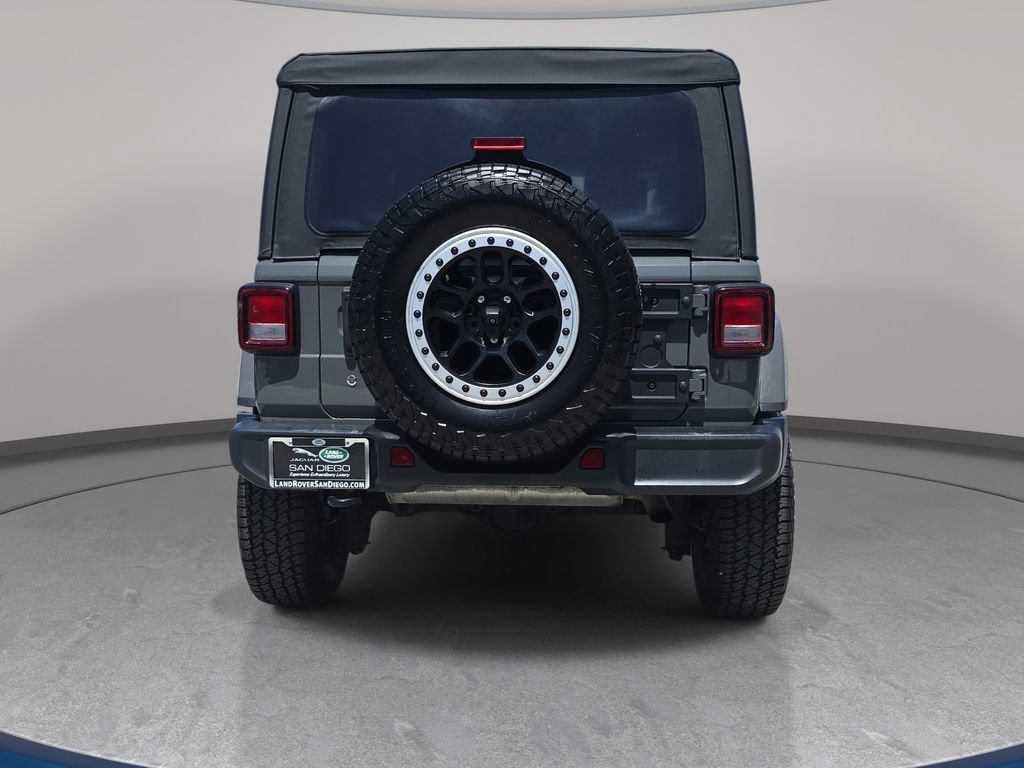 Used 2018 Jeep Wrangler Unlimited Sahara AWD/4WD image 7