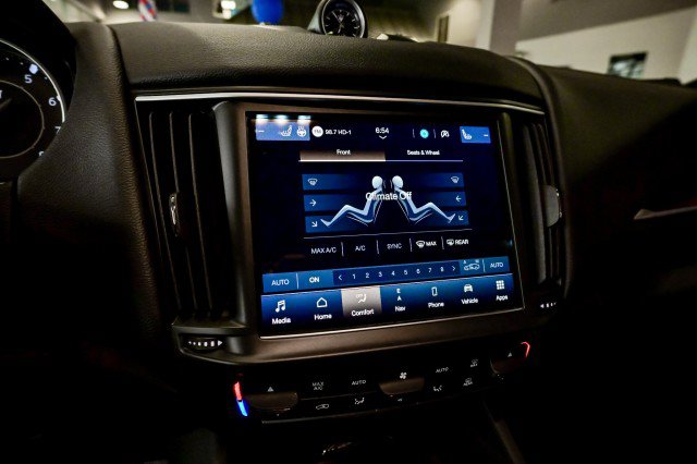 Used 2023 Maserati Levante GT AWD/4WD image 40