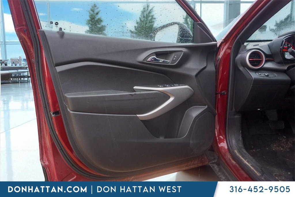 Used 2024 Chevrolet Trax RS image 13