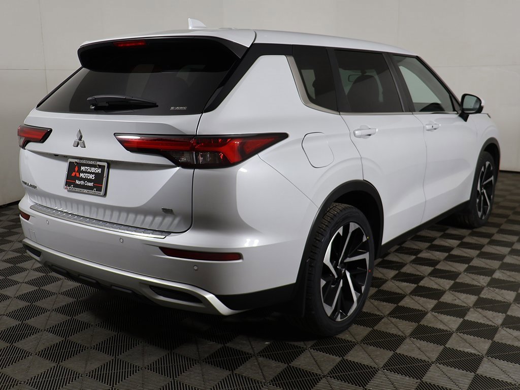 Used 2022 Mitsubishi Outlander SEL Black Edition image 11