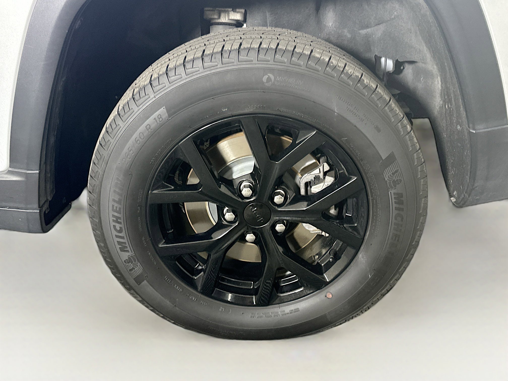 Used 2024 Jeep Grand Cherokee L Laredo image 11