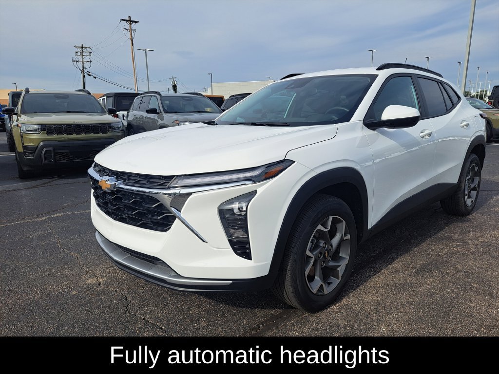 Used 2025 Chevrolet Trax LT w/ LT Convenience Package FWD image 6