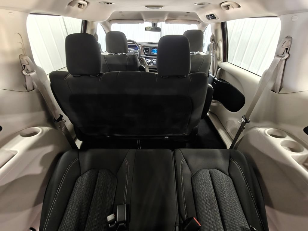 Used 2020 Chrysler Voyager L FWD image 25
