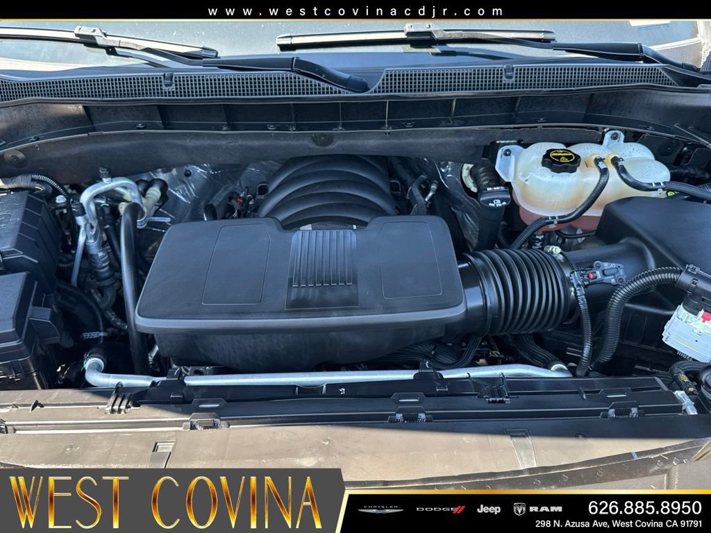 Used 2025 Chevrolet Suburban Premier AWD/4WD image 38