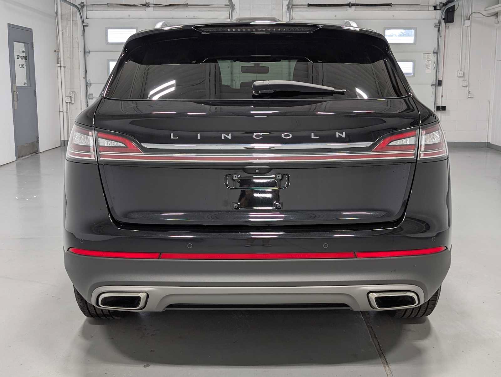 Used 2022 Lincoln Nautilus AWD w/ Premium Package image 6