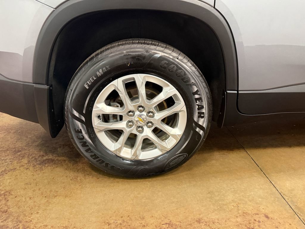 Used 2020 Chevrolet Traverse LS image 90