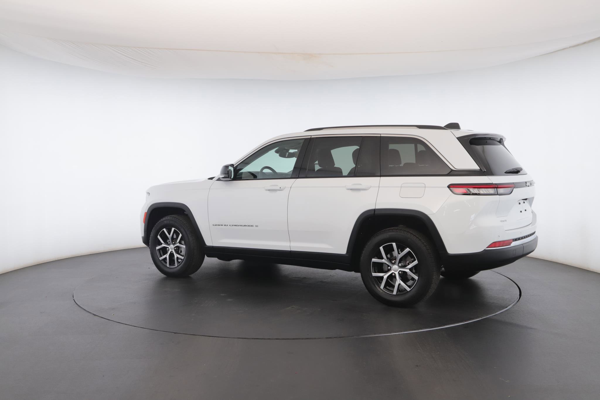 Used 2023 Jeep Grand Cherokee Limited w/ Trailer Tow Prep Group (B) image 23