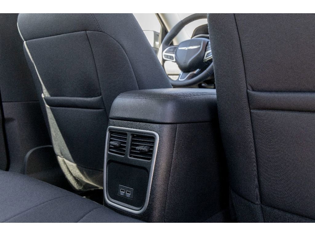 Used 2022 Chrysler 300 Touring w/ Sport Appearance Package image 14