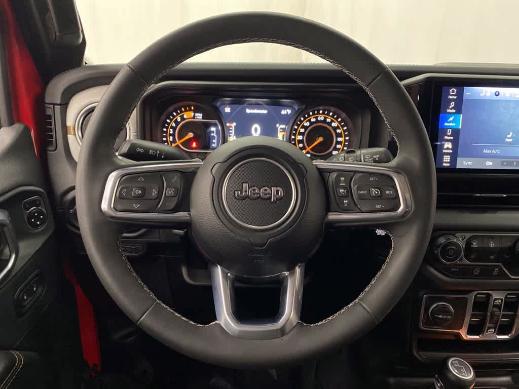 Used 2025 Jeep Wrangler Unlimited Sahara AWD/4WD image 19