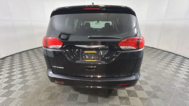 Used 2022 Chrysler Voyager LX FWD video 3