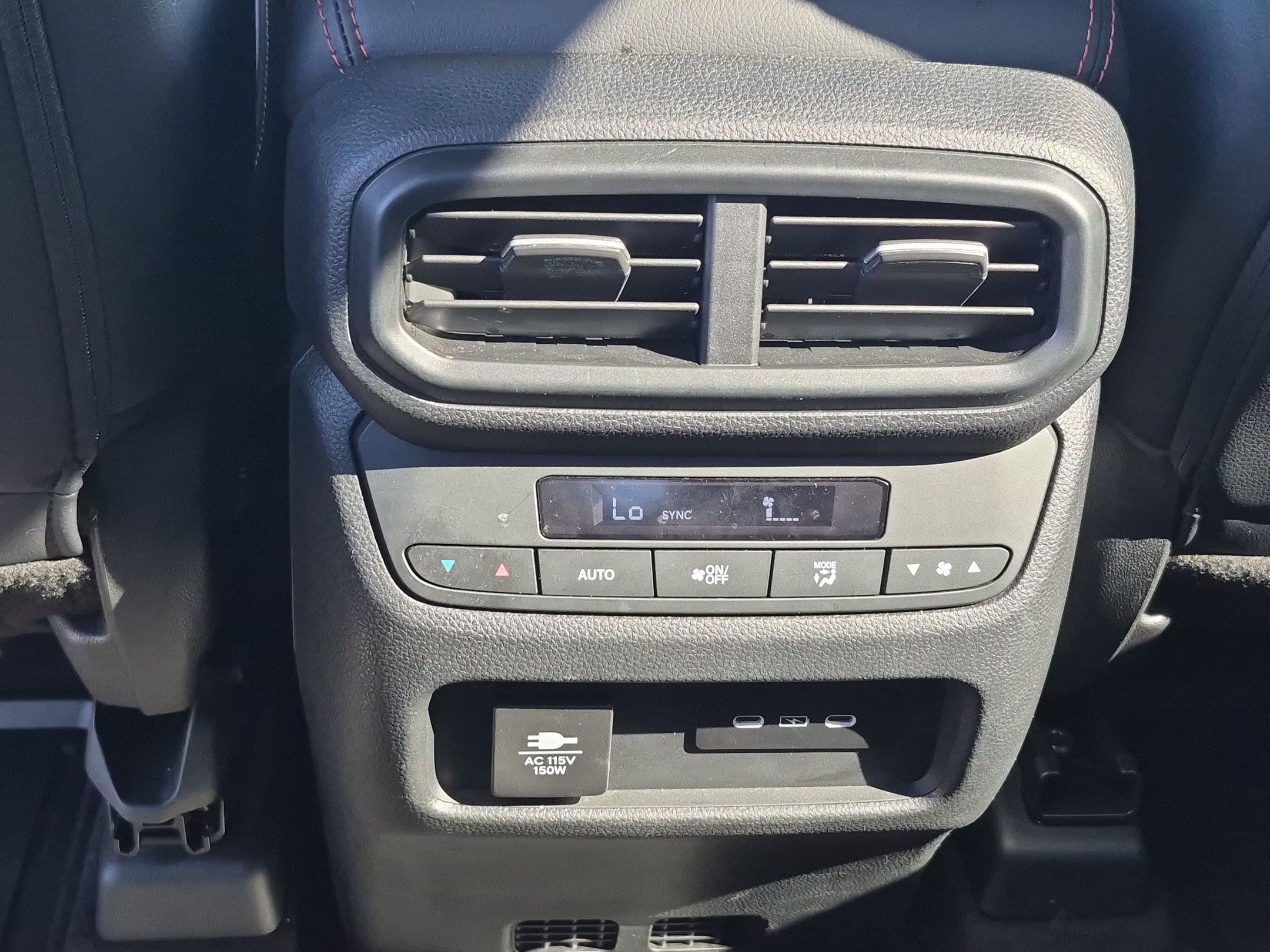 Used 2025 Honda Pilot TrailSport image 25